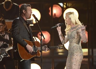 gwen stefani blake shelton drive-in concert