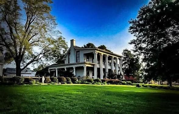 The historic white-columned mansion at Loretta Lynn’s Ranch in Hurricane Mills, Tennessee.